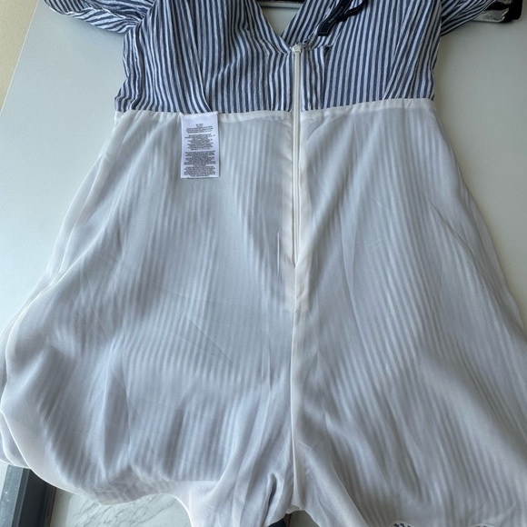 BCBG MaxAzria Flutter-Sleeve Romper Size XS White n Blue Striped - Picture 10 of 11